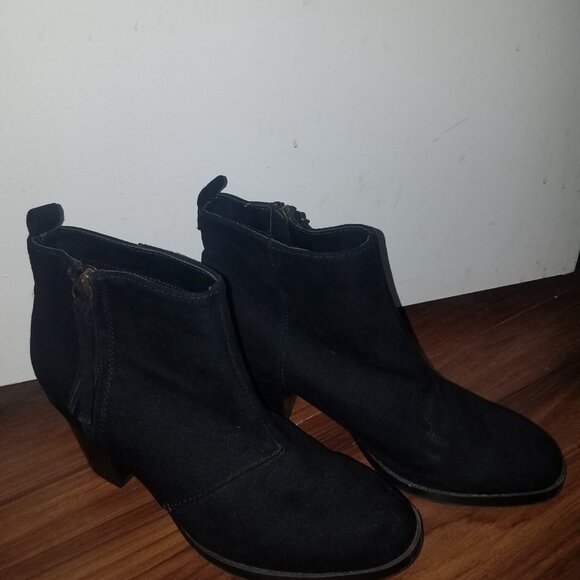 Old Navy Faux Suede Side Zip Heeled Black Ankle Boots Women's Size 7 - Picture 5 of 6